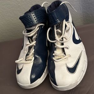 Nike Womens Zoom Huarache Elite basketball shoe